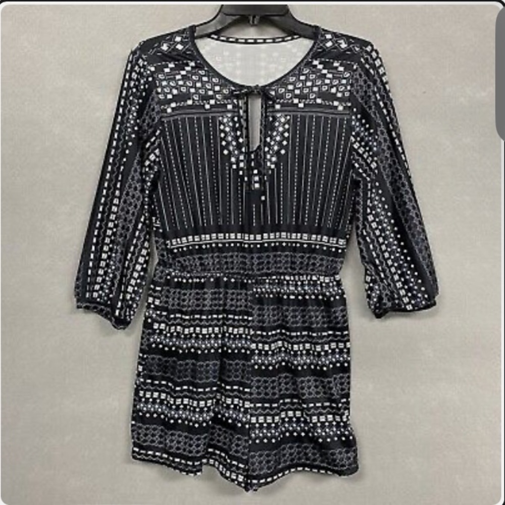 Romper Women’s Medium Shorts Geometric Stretchy Black White Blue